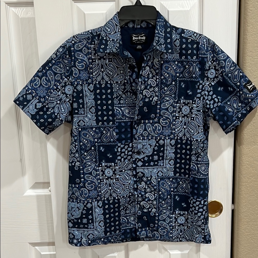 Dogg Supply by Snoop Dogg button down shirt, size small